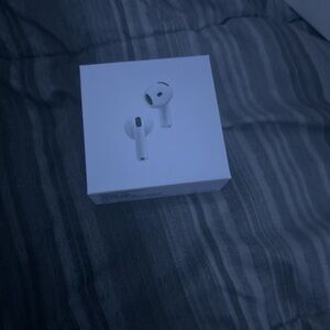 Apple White Earbud Headphones